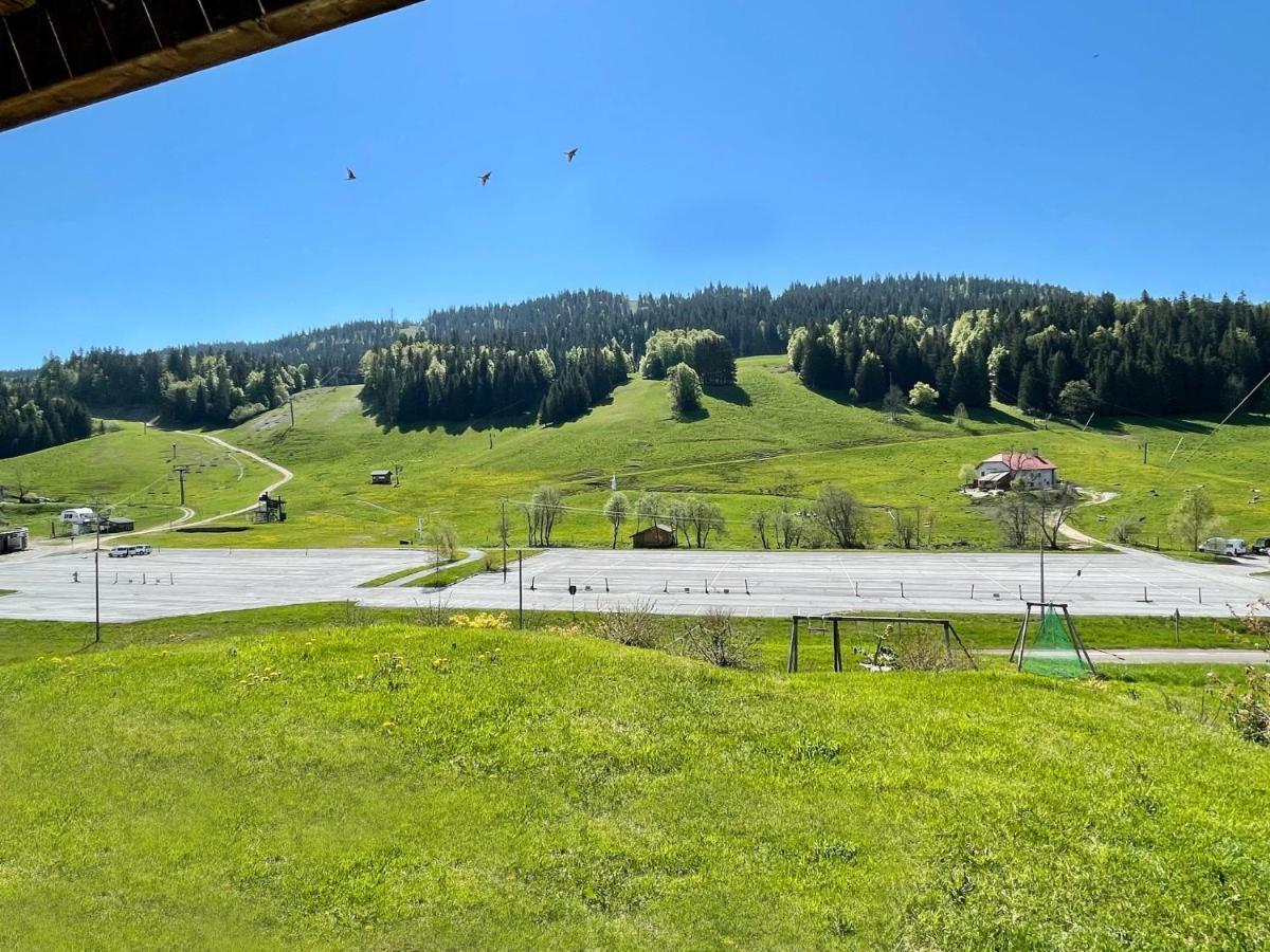 Gîte avec terrasse et vue sur la montagne - ChaletNelda com Lamoura Extérieur photo