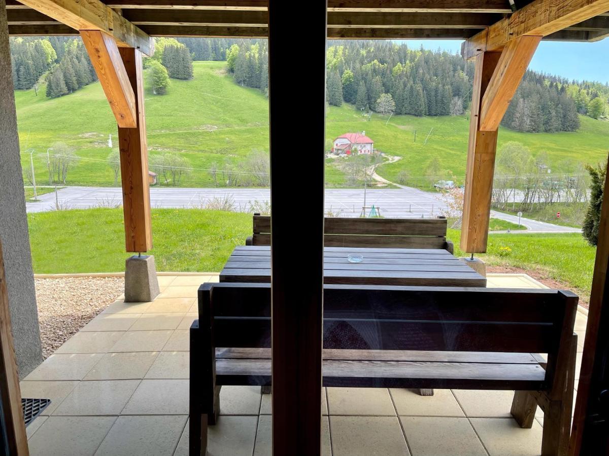 Gîte avec terrasse et vue sur la montagne - ChaletNelda com Lamoura Extérieur photo